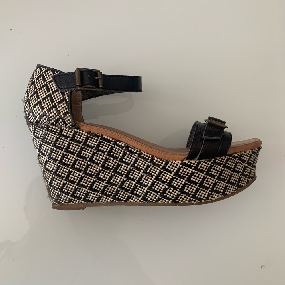 Black/cream geometric woven platform sandals